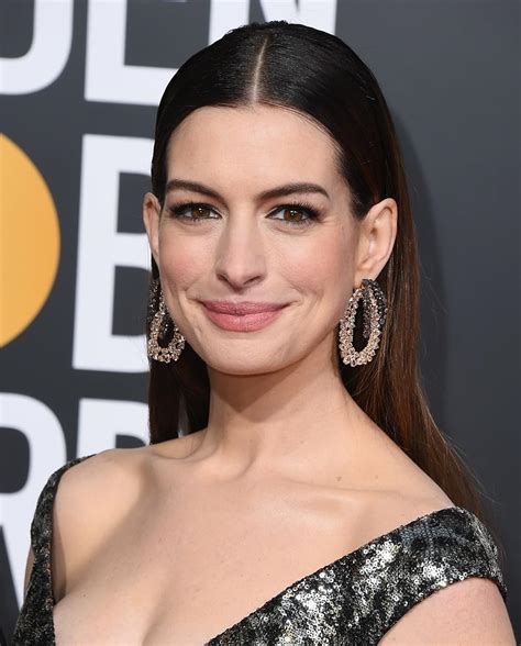 anne hathaway how old